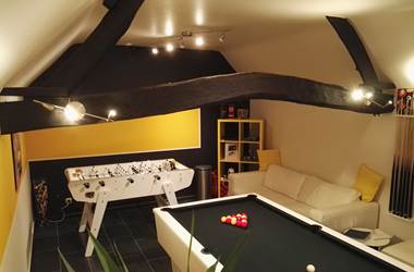 Salle de jeu: billard et baby foot
