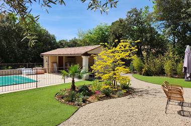 24 terrasse rires de provence