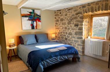 la calade chambres d'hotes et espace bien être ardèche lit chambre lin