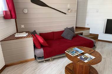 Espace salon et lit de 140cm