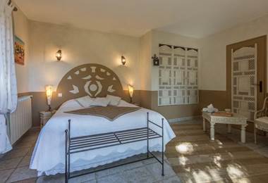 MAS-DE-FONCAUDETTE-Chambre-Quadruple-Paneloux-La-Chambre