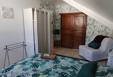 chambre-parentale-hameau-des-deux-ailes-chaumière