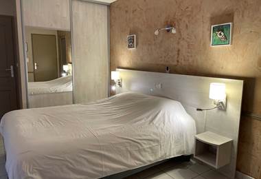 Chambres 103 hotel les peupliers loriol du comtat
