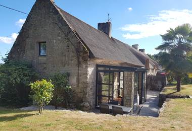 Entrée gîte chaumière