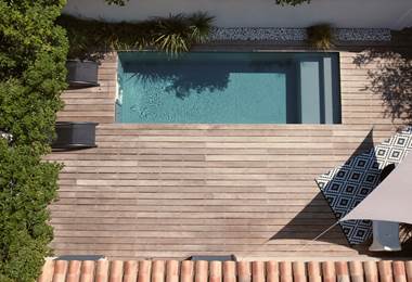 Piscine chauffée idéale pour un séjour relaxant en Provence