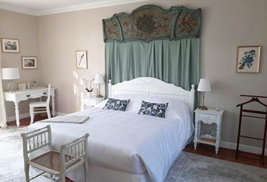 MAISON-COQUERÉAUMONT-Chambre-Oiseaux-La-Chambre