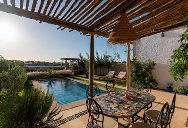 villa-dar-loun-ghazoua-piscine-privee.jpg