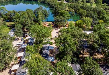 LesVoilesDeLaives-enfamille-avecenfants-chambre-bungalow-insolite-original-boismassif-couple-confort-snack-burger-repas-boire-manger-campingcar-terrasse-vue-lac-camping-vacances-weekend-booking-airbnb-lac-baignade-bourgogne-saônetloire-laives-tournus-chalonsursaône-tonneau-vin-routedesvins-71-tourisme-organisationévènementielle-A6