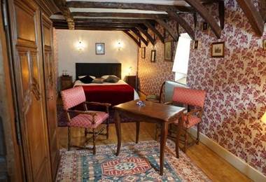 Chambre Echauguette-Château de Vassinhac
