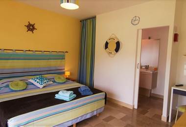 Chambre Neulos avec salle d eau des chambres d'hôtes AlPati