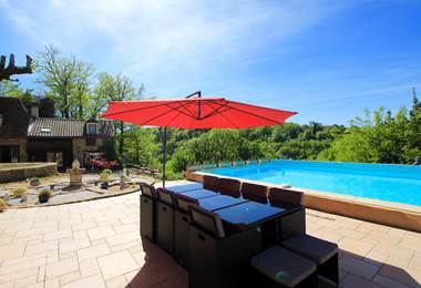 Terrasse et piscine de la Villa Lou Peyrol