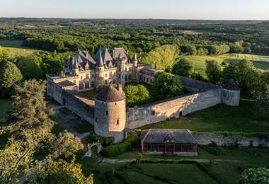 DJI_20250430073506_0076_D_MAVIC3PRO- Cha^teau Michel de MontaigneDe´clic&De´colle