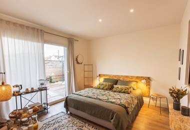 profitez du confort d'un grand lit ( 160*200) pour un séjour reposant