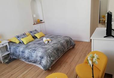 chambre jaune proche puy du fou 7