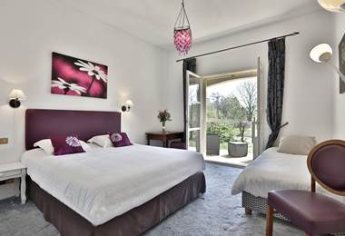 Chambre Gentilhommière 22 en rez de jardin 2 à 3 personnes côté piscine