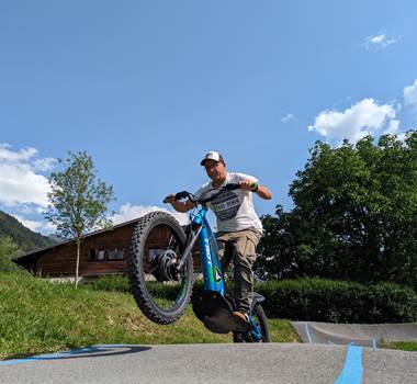 Pump track