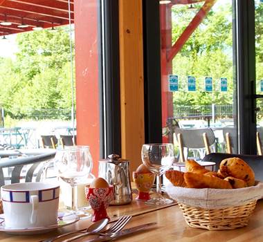 PETIT-DEJEUNER VERANDA