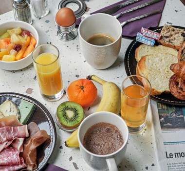 hotel-spa-arradon-salle-petit-dejeuner-sucre-sale-equilibre-buffet-produits-locaux