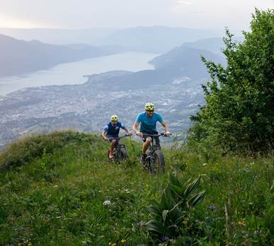 Location et encadrement à VTT électrique à la feclaz