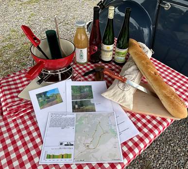 photo table complete avec carte et détail