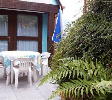 Terrasse de plain pied devant le  pavillon Riesling
