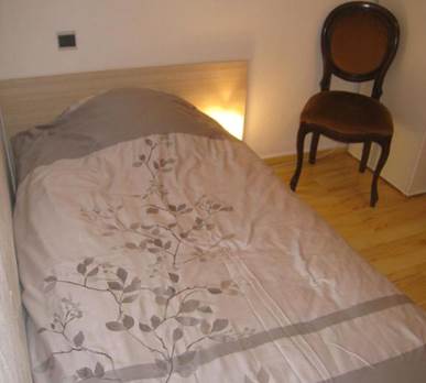CHAMBRES-GUEBWILLER-Chambre-Simples-avec-Salle-de-Bains-Privative-1-Personne-Lit