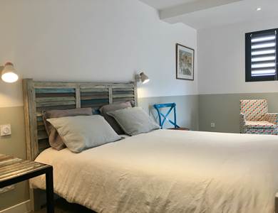 Lit queen size pour 2 personnes