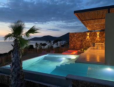 piscine la nuit