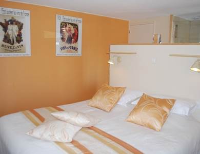 Chambre Guimbelot chambre double lit :1,80m x2,00m