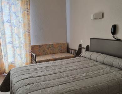 Chambre grand lit Hotel Ambeille 2
