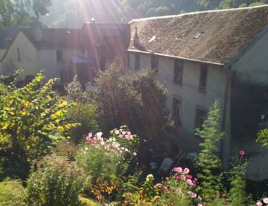 La Maison coté jardin sous le soleil