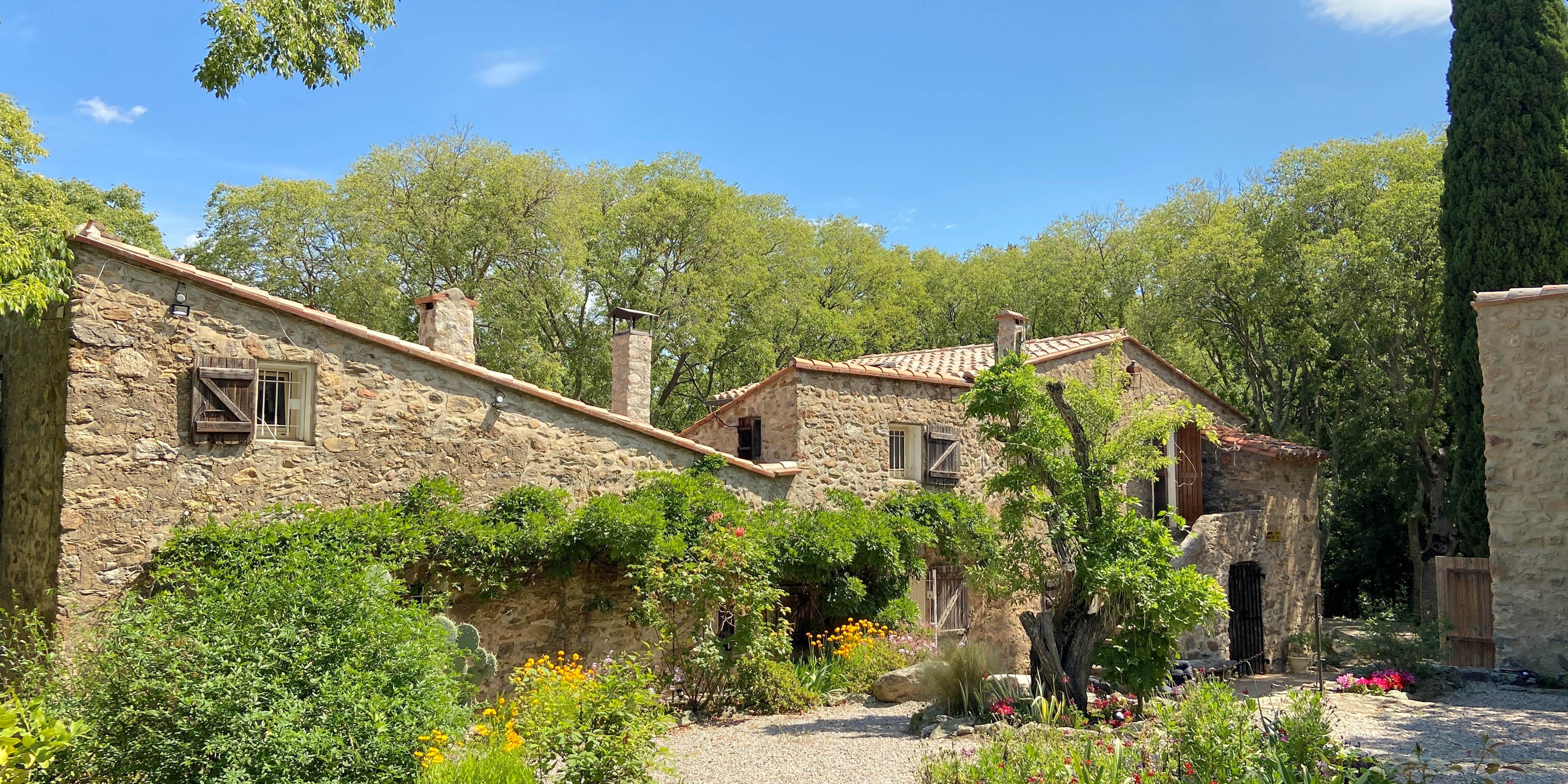 Photo 2/2 — Gîte insolite « Mas Del Ca - Chambres d’hôtes adult only · Sorède, Occitanie » à Sorède Perpignan