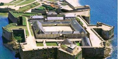 180d85ee-d186-45d5-a52f-9e310a608743-around