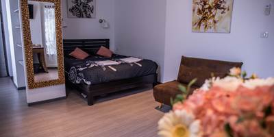 Chambre 1 Lit et Fleurs-presta
