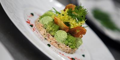 2b0289b6-23ae-4ff8-b6a4-d582c0997ffa-around