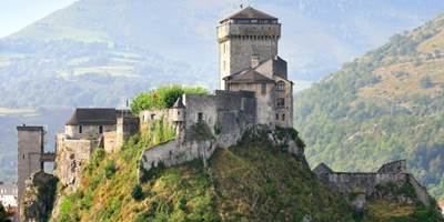 328385f8-9a31-4beb-8752-4d4de2836a6d-around