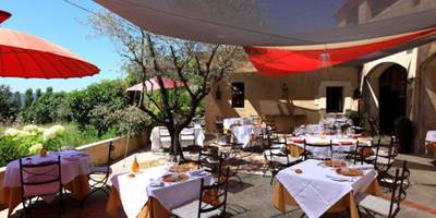 32a22c5a-d356-447d-89d3-2a9c39bfa652-around