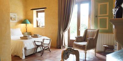 Chambre  côté jardin dans maison en Provence Vaucluse-presta