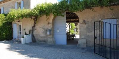 lamaisonmagnarellesentree1030x560-around