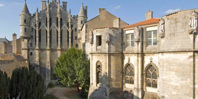 748221be-565a-4c32-bd0b-3cc68f58de50-around