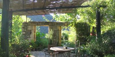 3336421585895-around