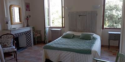 Lit dans chambre Amado-presta