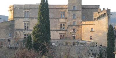 a61d816e-8028-44c5-b9e1-a26dce13fb72-around