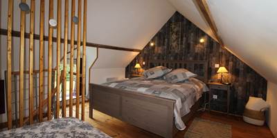 lit queen size à l'étage-presta