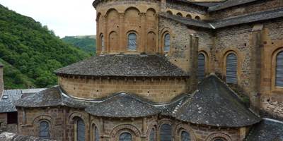 d568ddec-b5b3-4309-bfa3-532aa96e9895-around