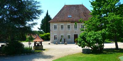 Manoir-parking-around