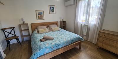 la chambre avec son grand lit en 160cm-presta