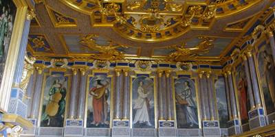 Château_d'oiron_cabinet_des_muses_plafond_et_boiseries-around