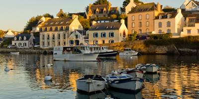 e9949b79-a53a-45d8-854a-7d9947579c3e-around