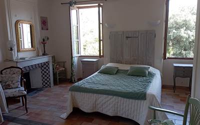 Lit dans chambre Amado-presta